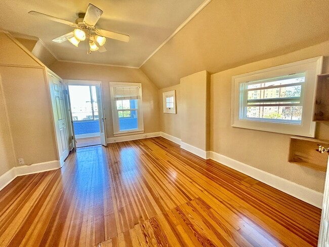 Building Photo - Charming Historic Condo in the Heart of Up...