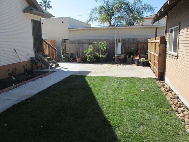 Building Photo - Large 4 Bedroom Craftsman Style Home in No...