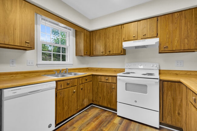 Building Photo - 120 Tar Heel Dr