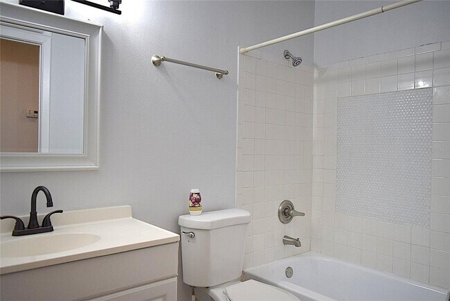 Building Photo - 1242 Mohrlake Dr