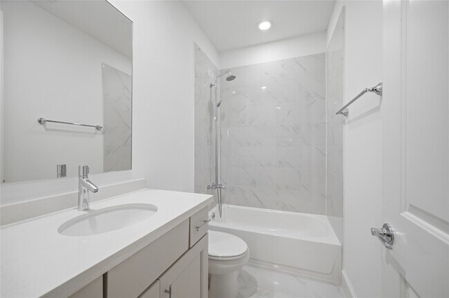 Building Photo - 707 Bringhurst St