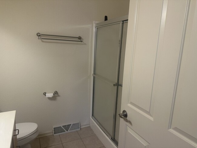 Building Photo - Spacious and Convenient – 3 Bedroom / 3 Ba...