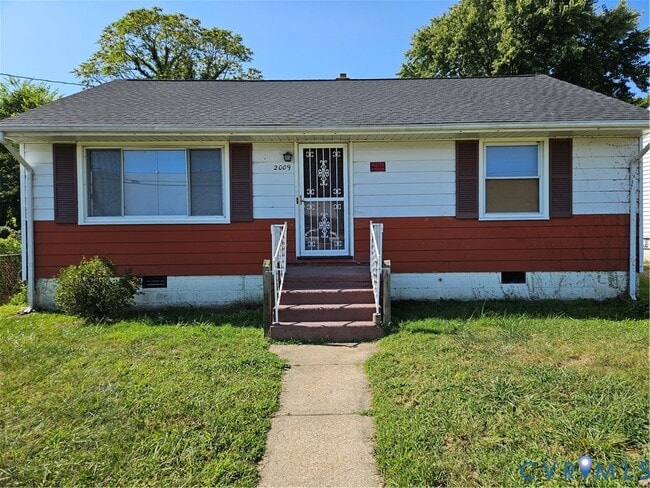Primary Photo - 2009 Selden St