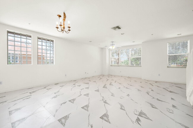 Building Photo - 810 Marina Del Ray Ln