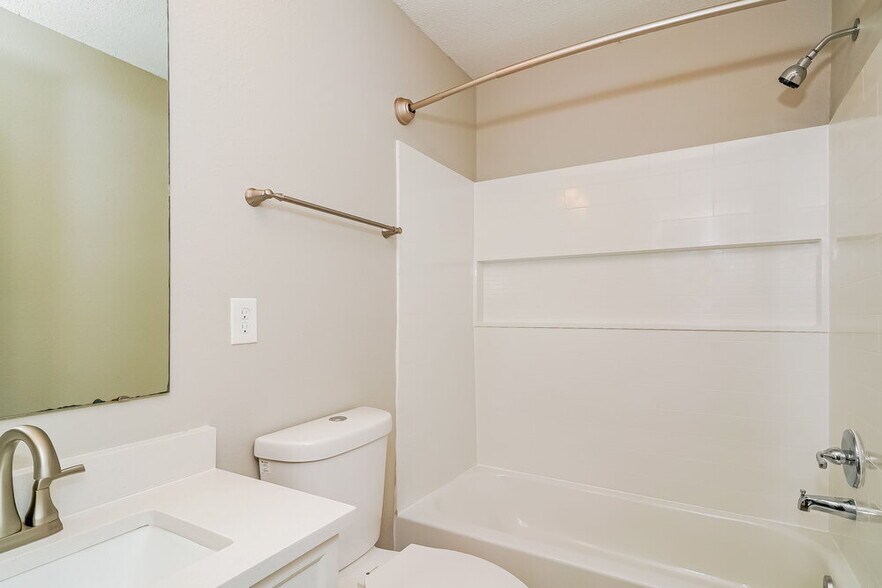 Building Photo - 5609 Woodland Trace Blvd