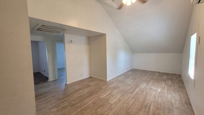 Building Photo - 368 E Dean Ave