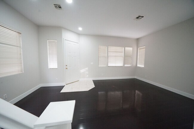 Building Photo - SHOWINGS AVAILABLE NOW