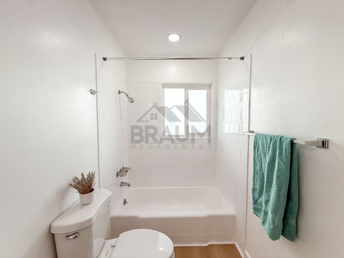 Building Photo - 13129 Oxnard St