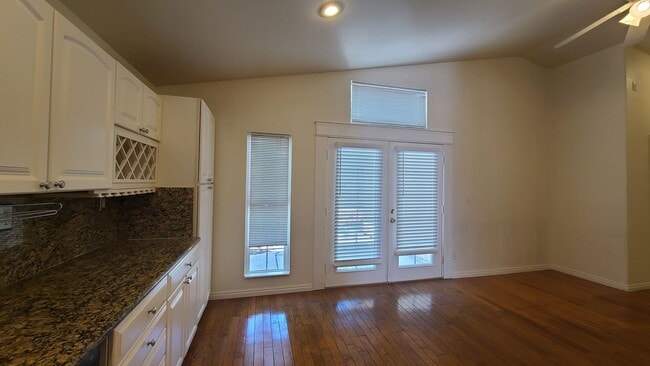 Building Photo - 1413 Iron Springs Dr