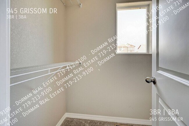 Building Photo - 945 Grissom Dr.