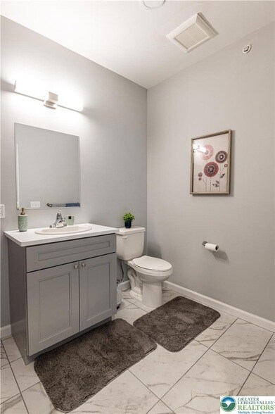 Building Photo - 948 N Front St