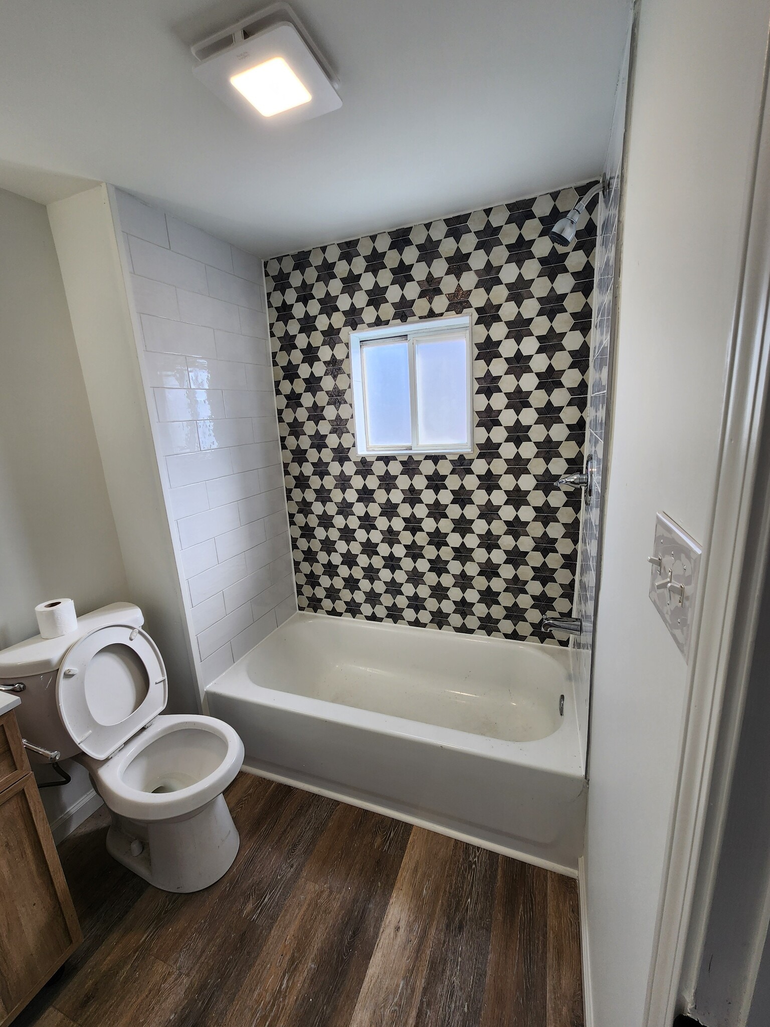 Building Photo - 334 Moyhend St