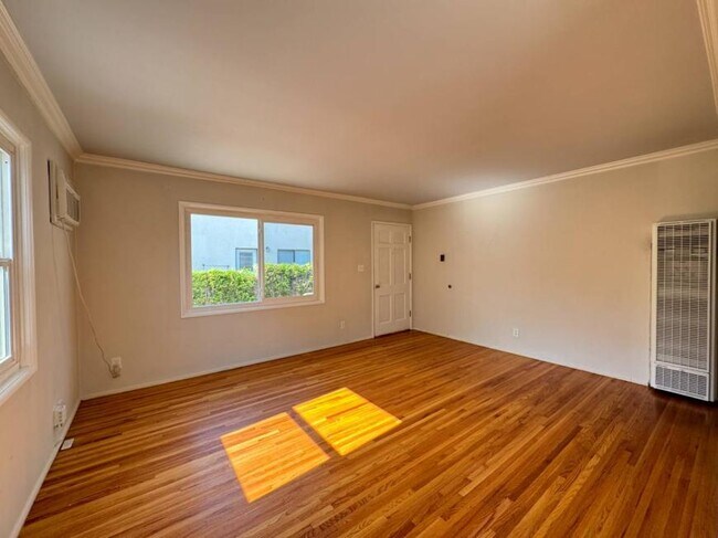 Building Photo - 2.0 bedroom in Pasadena California 91104