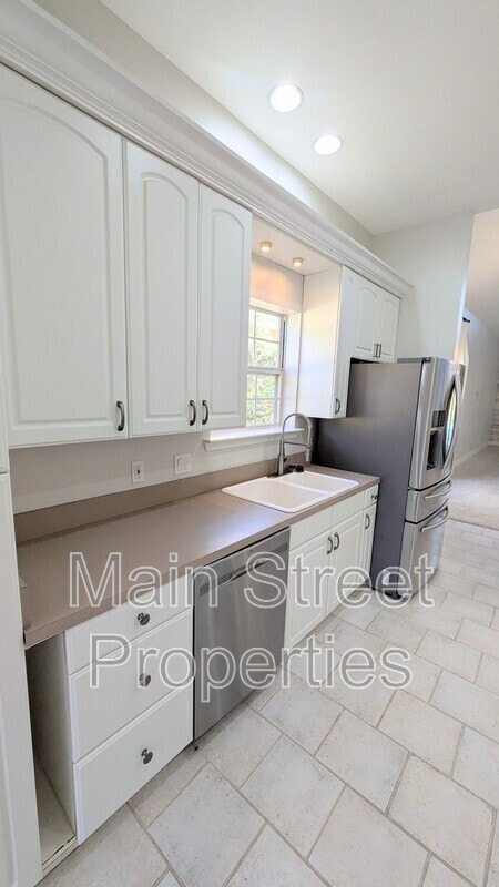 Building Photo - 2083 Downing Dr