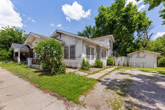 Primary Photo - 322 N Meridian Ave