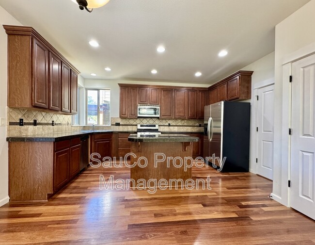 Building Photo - 7182 NE Rockridge Pl