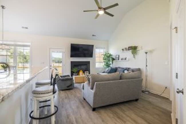 Building Photo - Creekside at Aragona Village