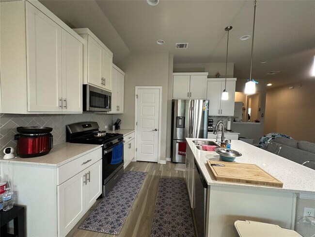 Building Photo - 441 Saturnia Dr