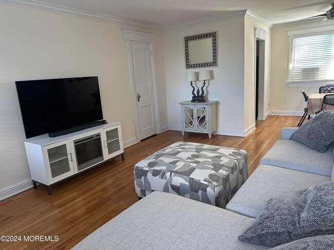 Building Photo - 300-306 Deal Lake Dr