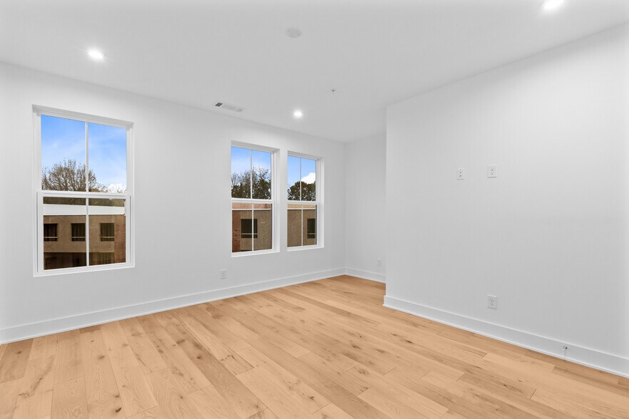 Building Photo - 201 New St