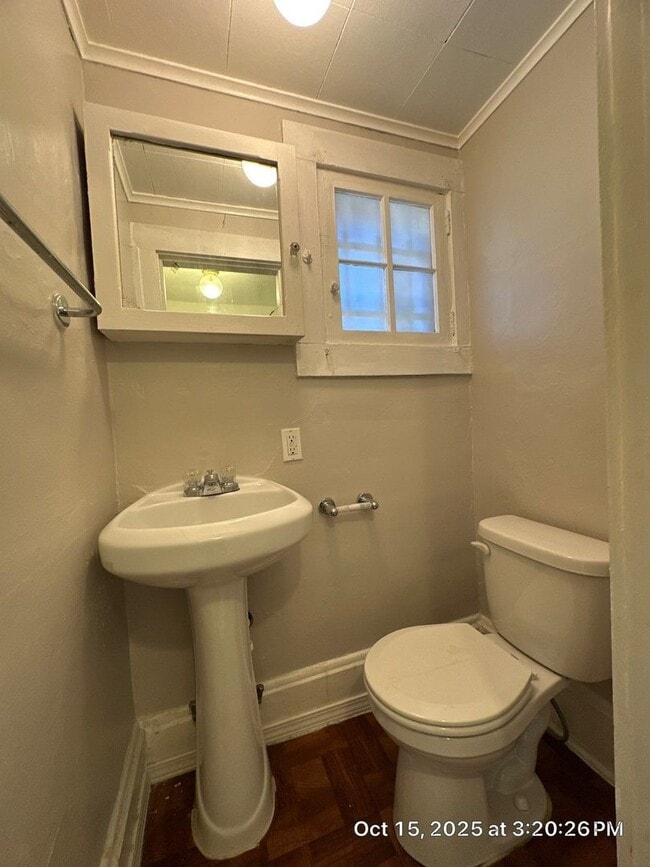 Building Photo - RHODES AREA 4 Bedroom /2.5 Bath House! Hal...
