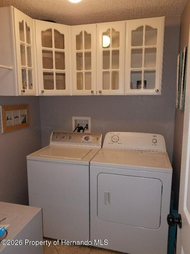 Building Photo - 6289 Freeport Dr