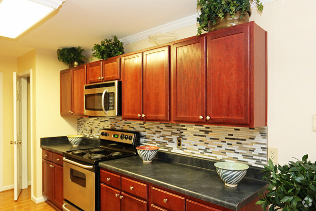 Kitchen - Brenneman Farm Apartments