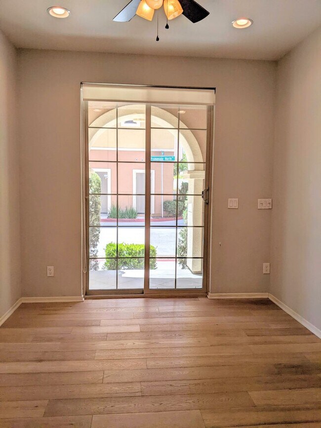 Building Photo - 4 Bedroom Townhome in the Promenade at Spectrum Community