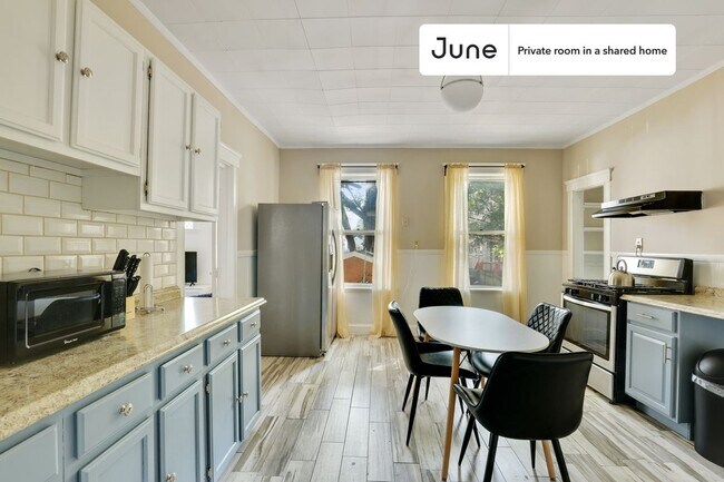 Building Photo - Room in Shared 4 bed/1 bath home in Dorchester Center