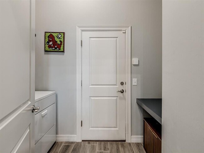 Building Photo - 9209 Anaum Ln