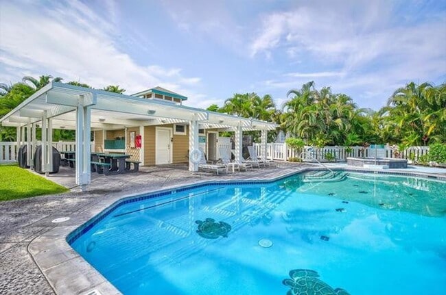 Building Photo - 75-6081 Alii Dr. E201