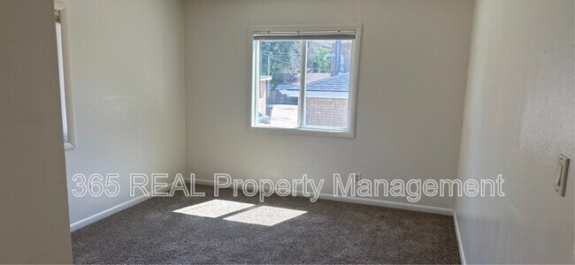 Building Photo - 2118 8th Ave
