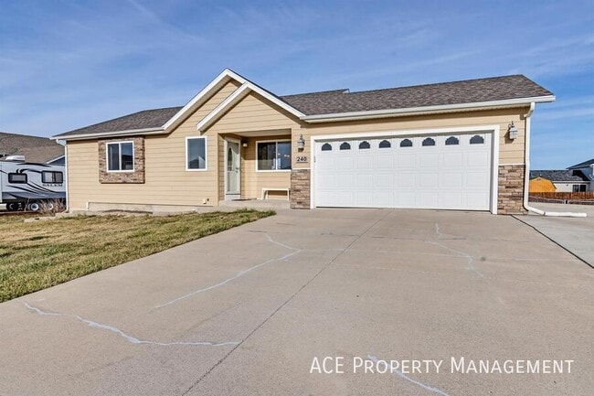 Building Photo - 240 Grandeur Ln