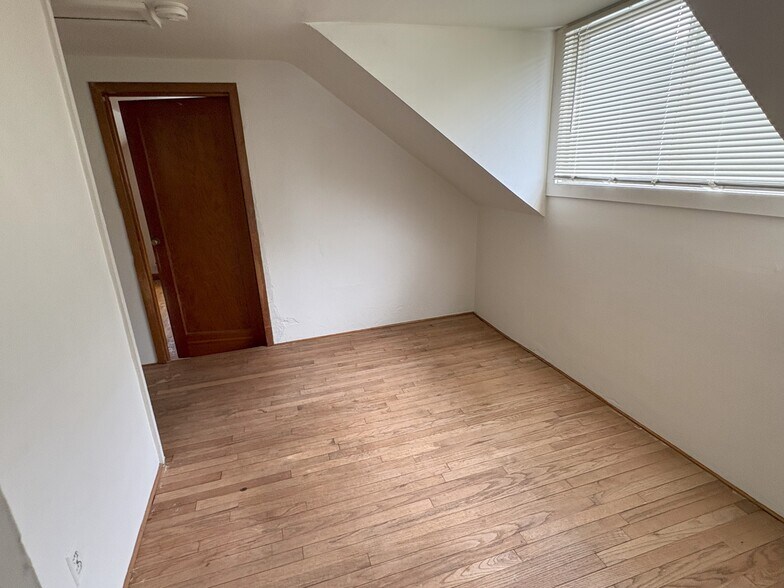 Building Photo - 1116 E Davenport St