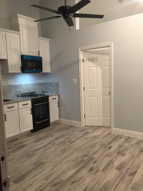 Building Photo - 912 31st St