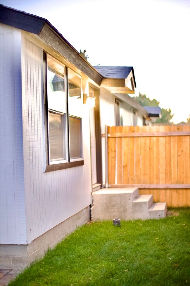 Building Photo - 5155 Quinella Ct