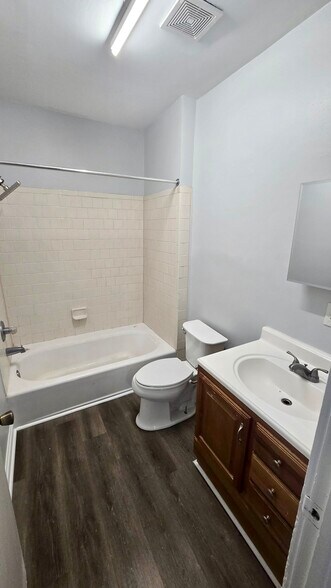 Building Photo - 512 N 25th St