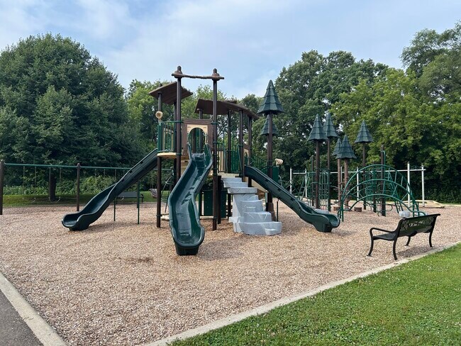 Building Photo - 1385 Redbridge Ct