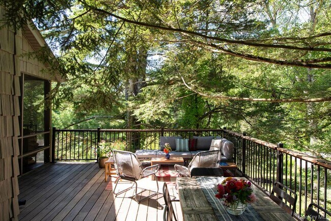 Building Photo - 42 Lake Pleasant Rd