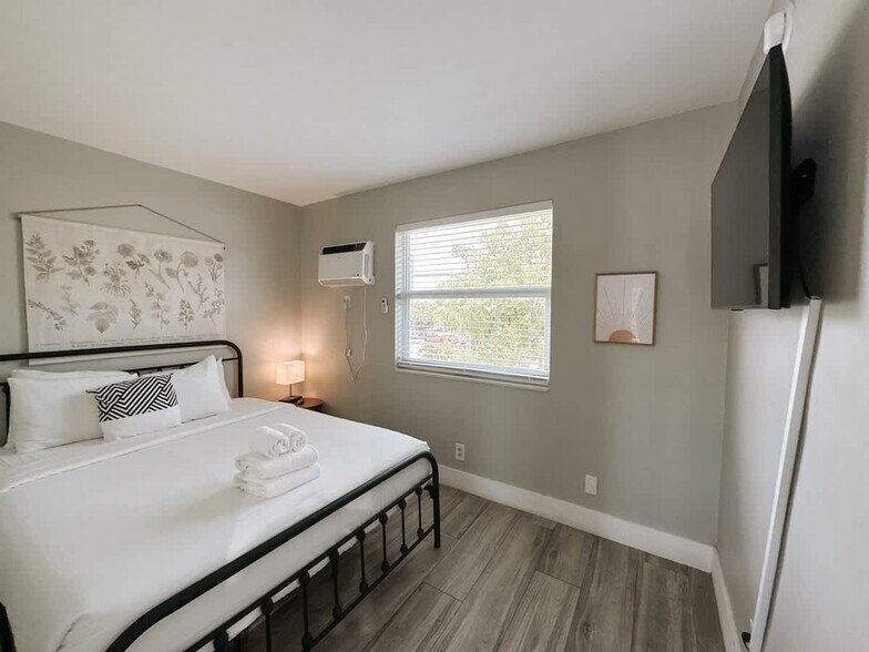 Building Photo - 50 Davie Blvd