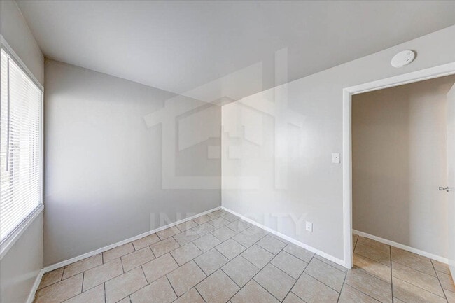 Building Photo - 3224 Welch Dr