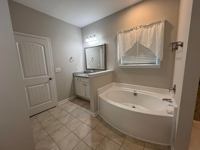 Building Photo - 3177 Mayflower Ln