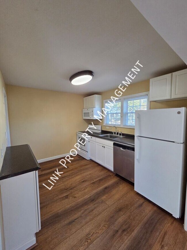 Building Photo - 129 N Moore Rd