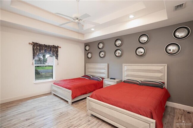 Building Photo - 23 Red River Dr