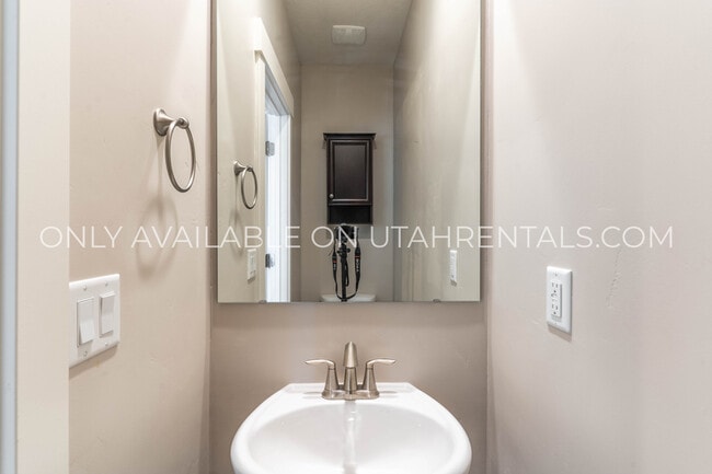 Building Photo - 4738 Daybreak Rim Way