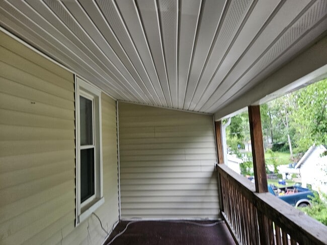 Building Photo - 106 N Summit St
