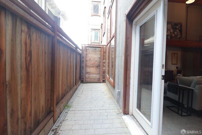 Building Photo - 6105 San Pablo Ave