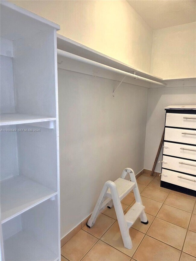 Building Photo - 5313 Collins Ave