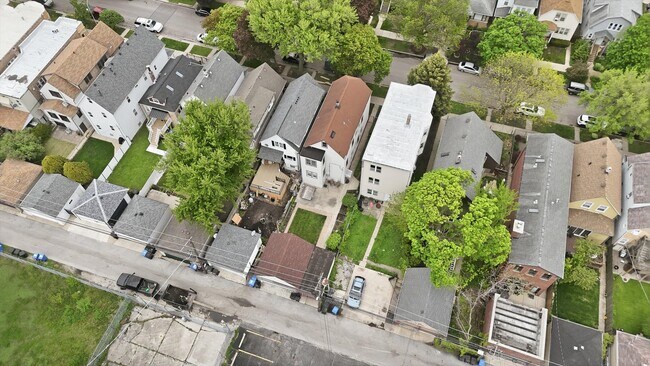 Building Photo - 3730 N Troy St