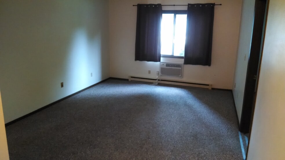 Building Photo - 401 N East St